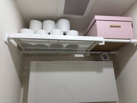 Nitori mesh tension shelf installed above the toilet