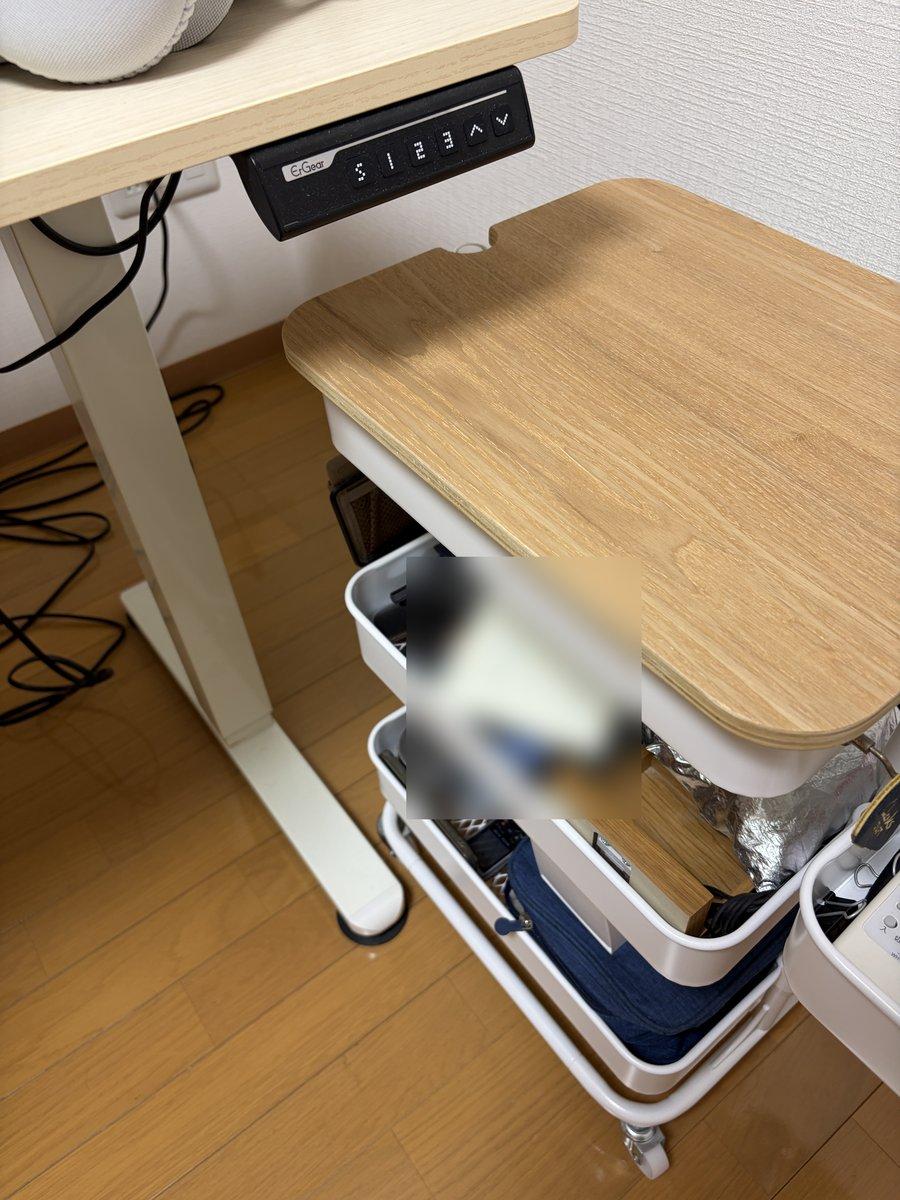 Nitori steel wagon Trolli 4 used as a gadget cart next to the desk
